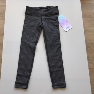 Child’s lulu lemon cropped leggings.
